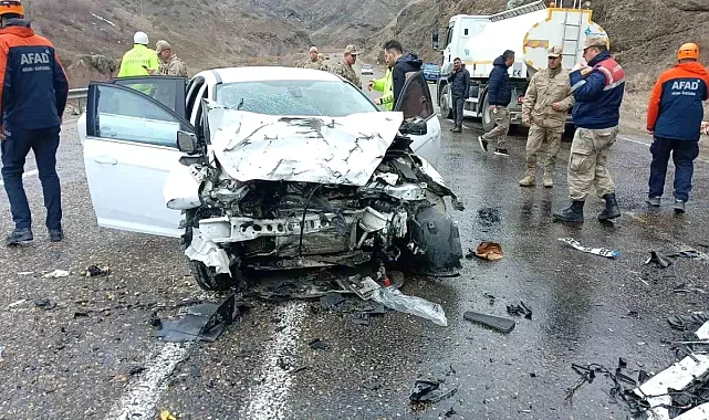 Ağrı'da trafik kazası: Bir kişi hayatını kaybetti, beş kişi yaralandı.