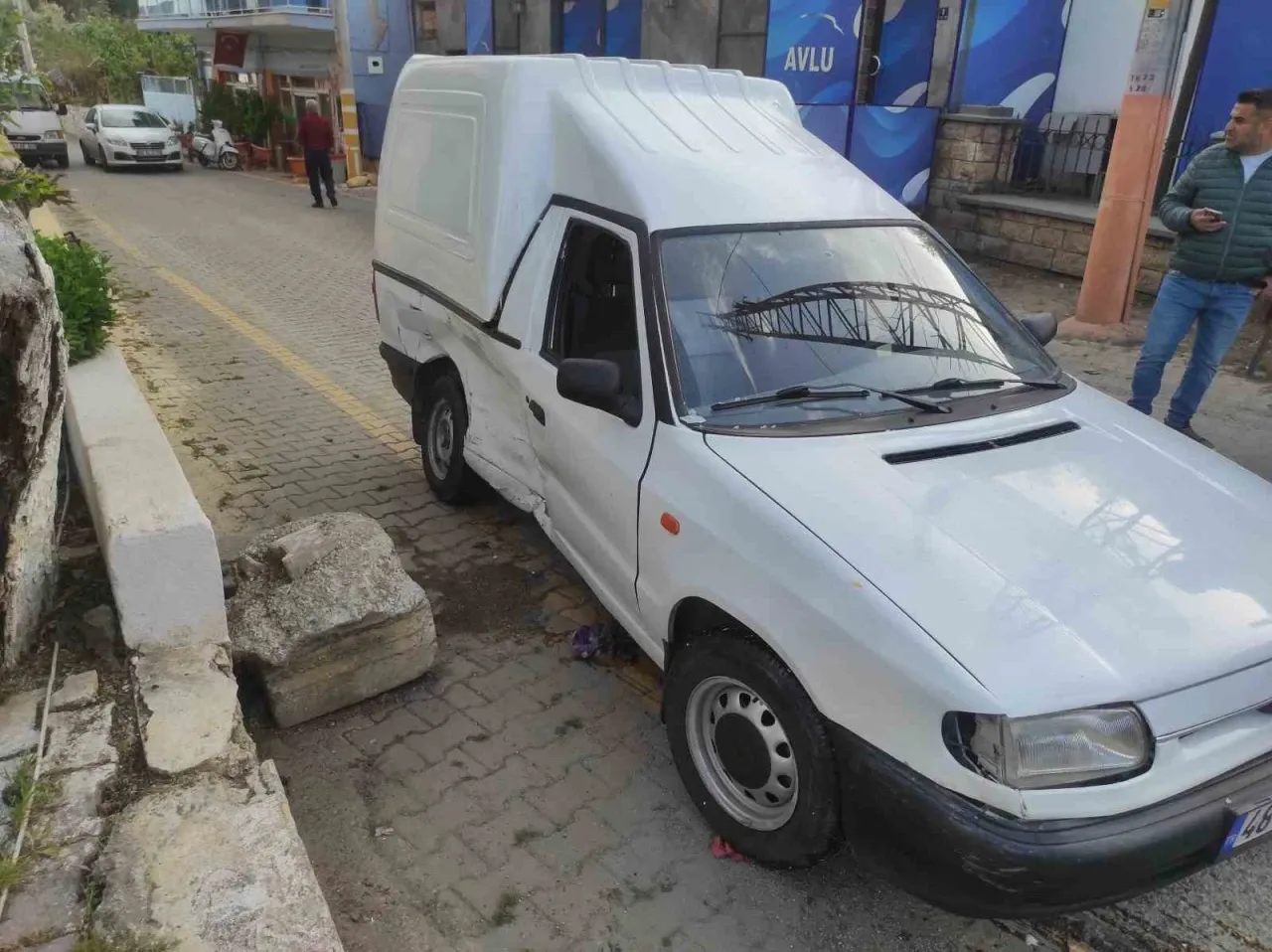 Aydın'da trafik kazasında 2 bebek ve 4 kişi yaralandı.
