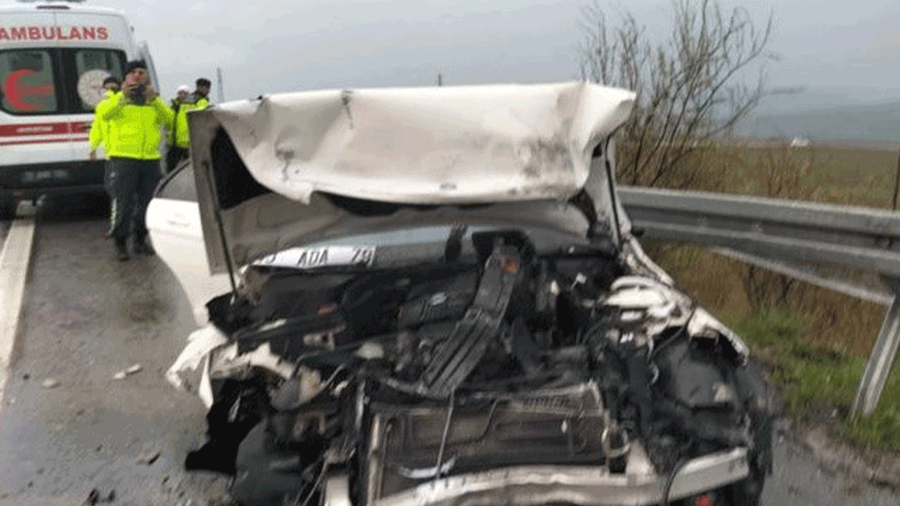 Balıkesir'de ardışık trafik kazası: 2 kişi öldü 4 kişi yaralandı.