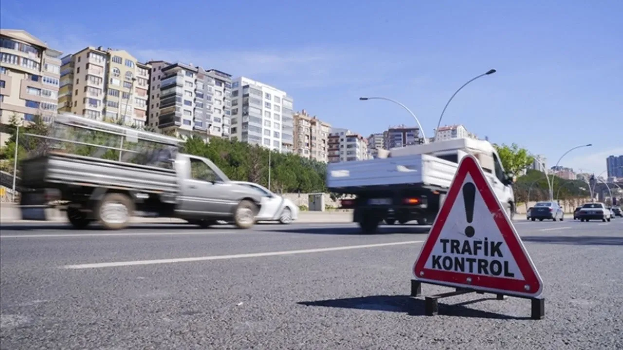 Bayram tatilinde trafik kazalarında 27 kişi öldü.