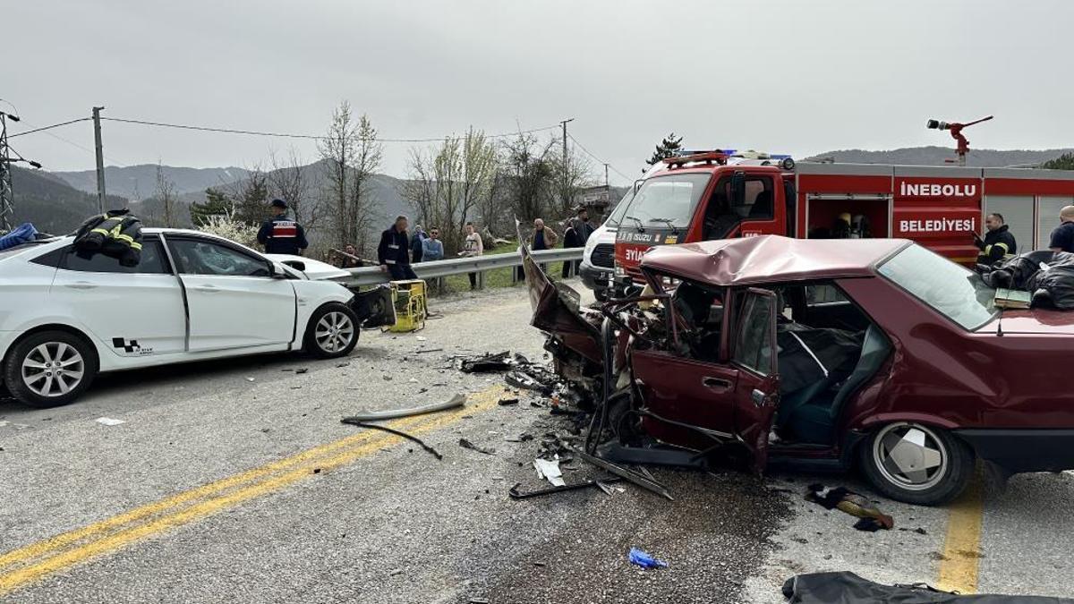 Bayramın son gününde trajik kaza: 3 ölü, 2 ağır 4 yaralı.