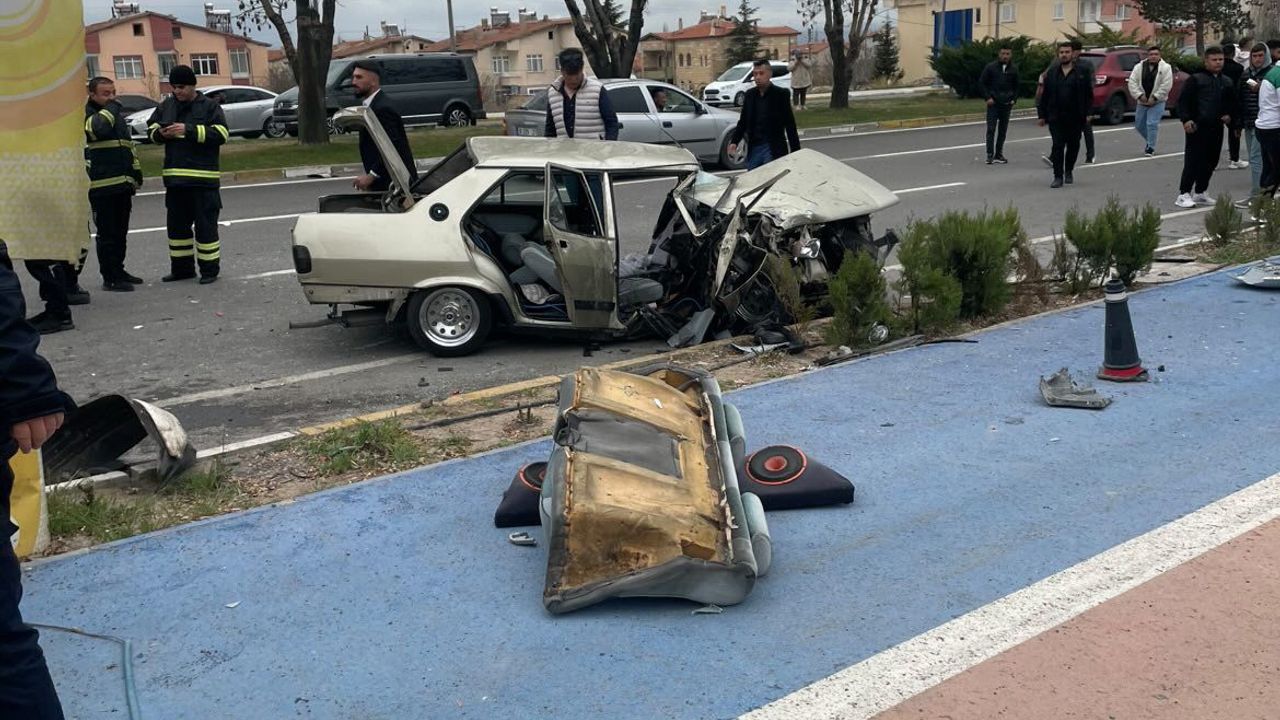 Bor'da ciddi kazada 2 kişi yaralandı, birinin durumu ağır.