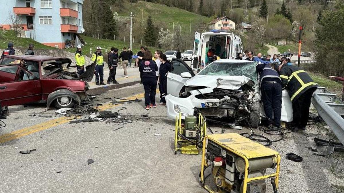 Kastamonu'da facia niteliğinde bir trafik kazası! İlk raporlara göre 3 kişi öldü, 4 kişi yaralandı.