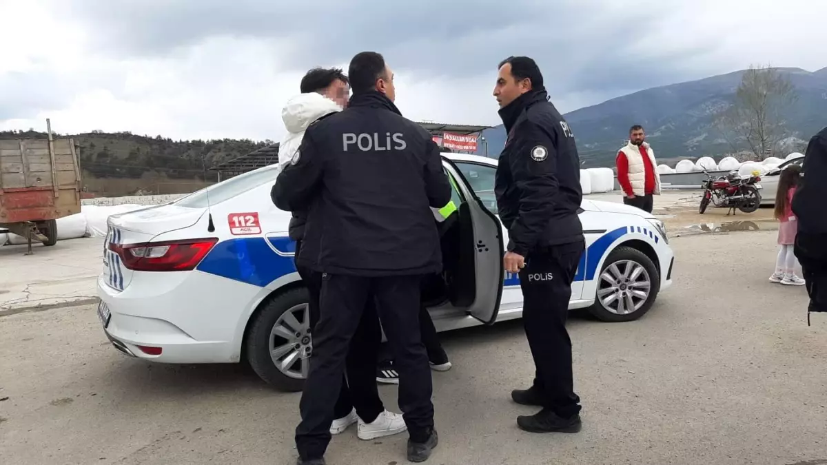Mudurnu'da Trafik Kazasında 3 Kişi Yaralandı, 1 Kişi Tutuklandı.
