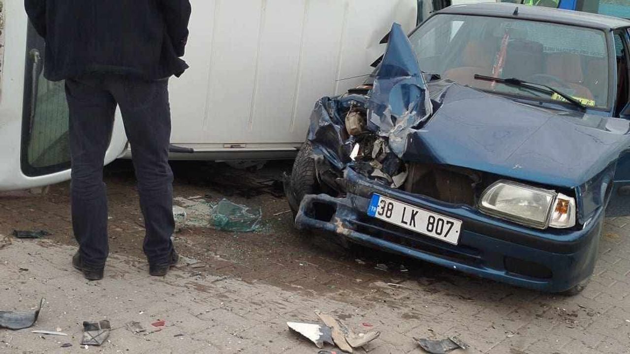 Orhanlı'da trafik kazasında 2 kişi yaralandı.