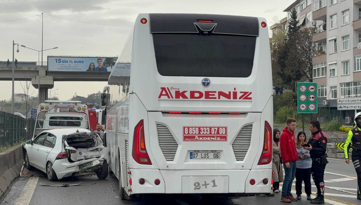 Üsküdar'da ardışık trafik kazası: 3 yaralı