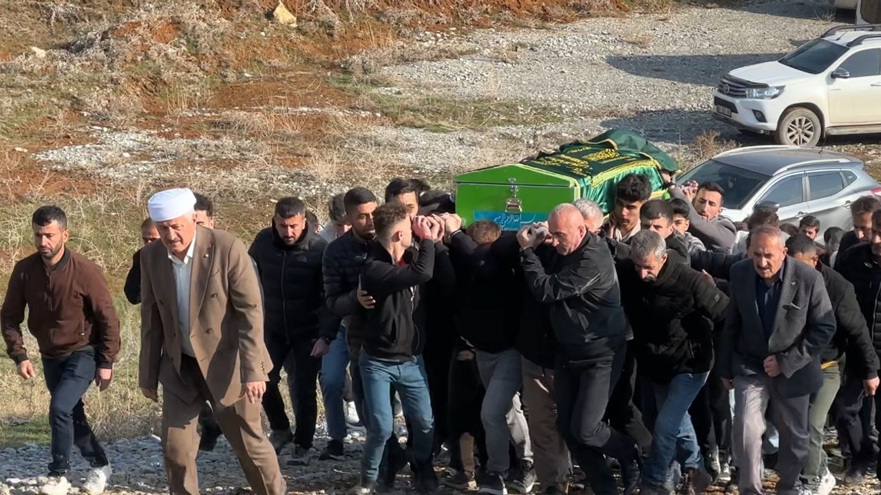 Yüksekova’da Trafik Kazasında Hayatını Kaybeden Arda Son Yolculuğuna Uğurlandı