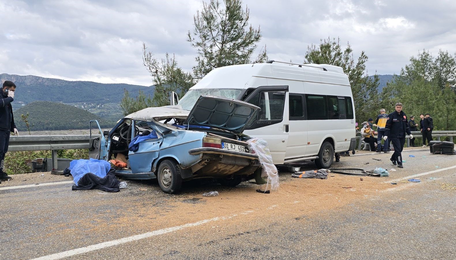 Adana'da trajik kaza: 3'ü çocuk 5 kişi hayatını kaybetti, 8 kişi yaralandı.