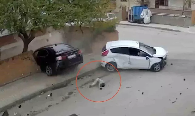 Çorum'da Trafik Kazasında 7 Kişi Yaralandı, Bebek Camdan Düştü.