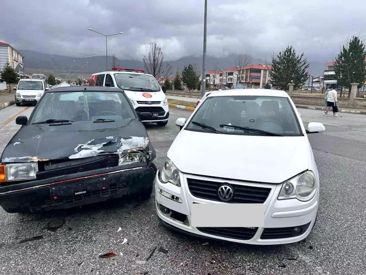 Erzincan'da Ekonomik Zarara Neden Olan Trafik Kaza İncidensi