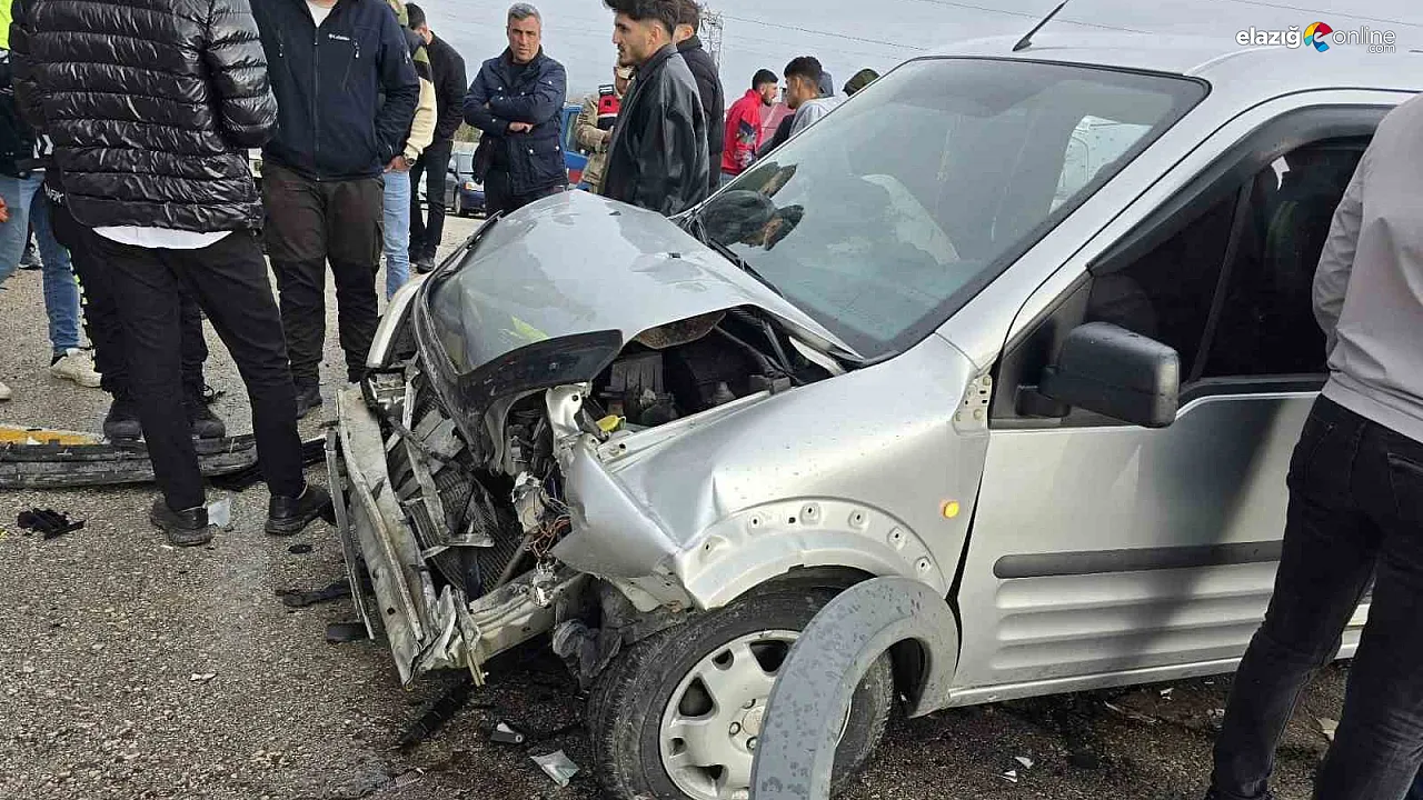 Kovancılar'da büyük trafik kazası: 3 araç çarpıştı, ekipler harekete geçti!
