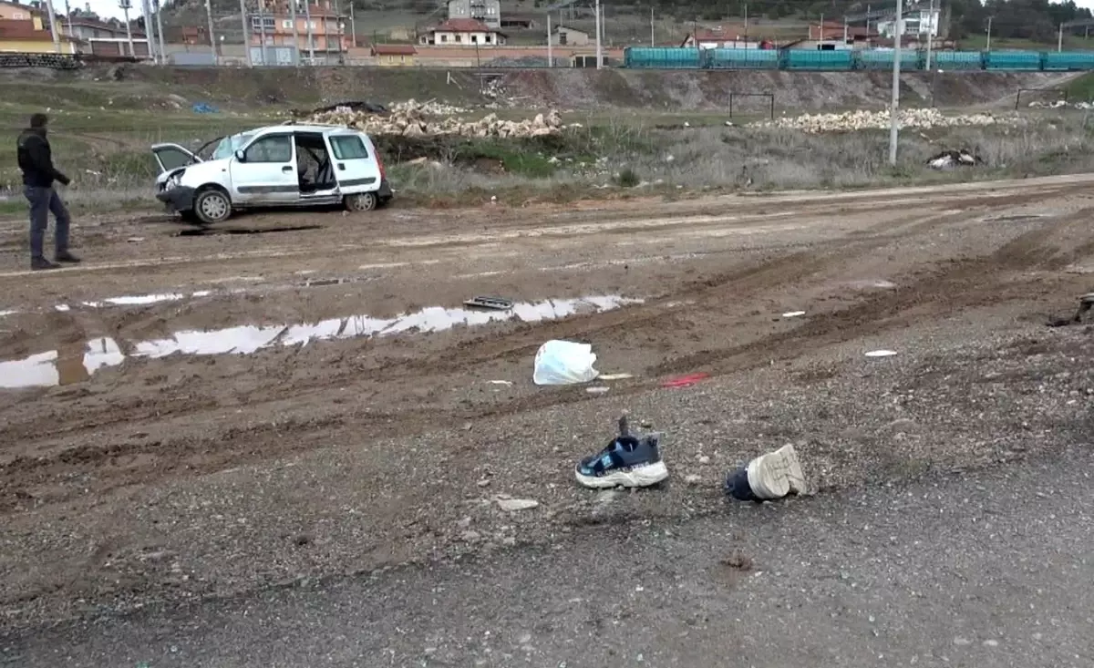 Kütahya'da trafik kazasında 3 kişi yaralandı.