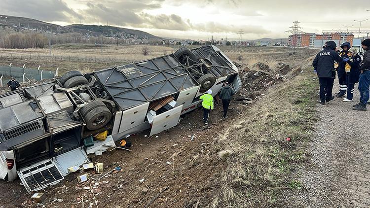 Sivas'ta otobüs kazasında ölü ve yaralılar var.