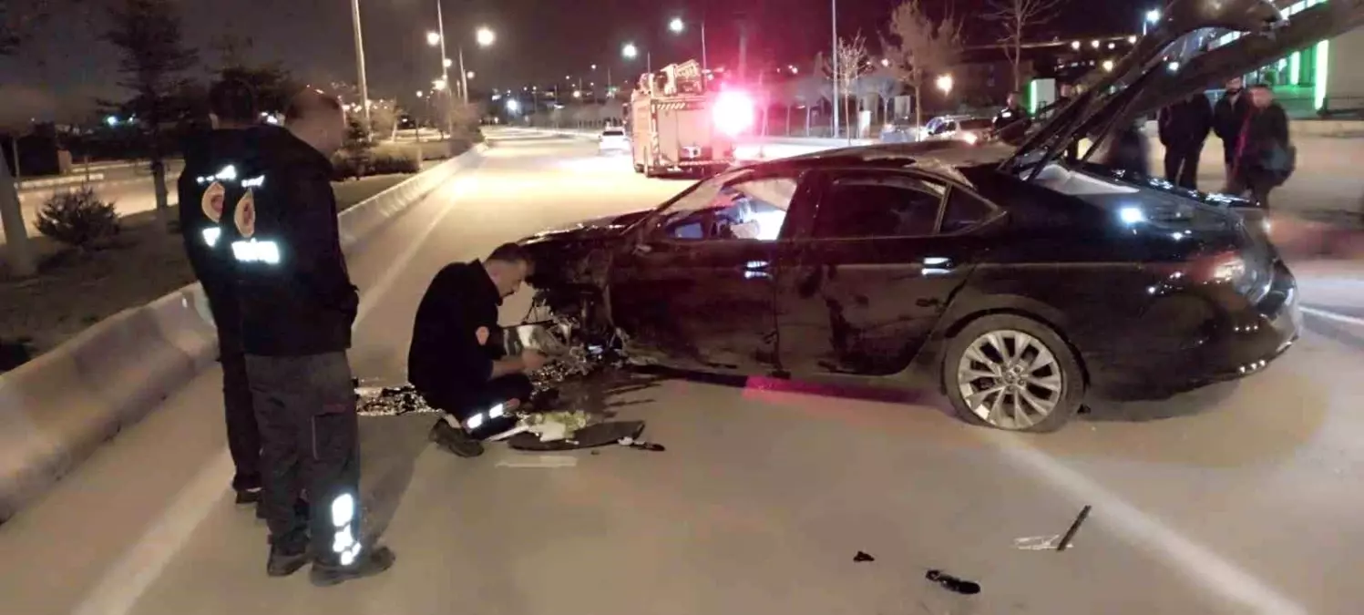 Van'da Kaza: Sürücüye Zarar Geldi
