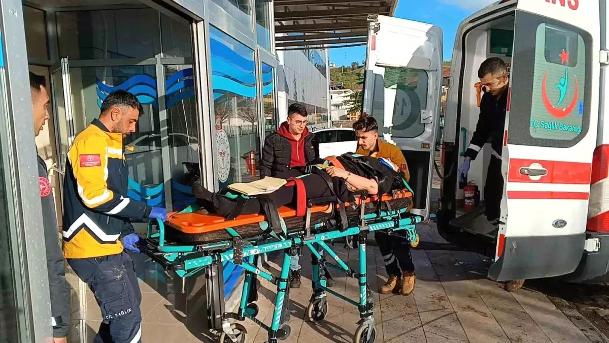 Gölbaşı'nda Kaza: 3 Kişi Yaralandı