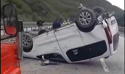 Resadiye-Niksar yolu üzerinde trafik kazası: 3 kişi yaralandı.