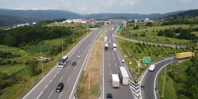 Anadolu Otoyolu İstanbul Yönü Kazadan Dolayı Kapanmıştır.