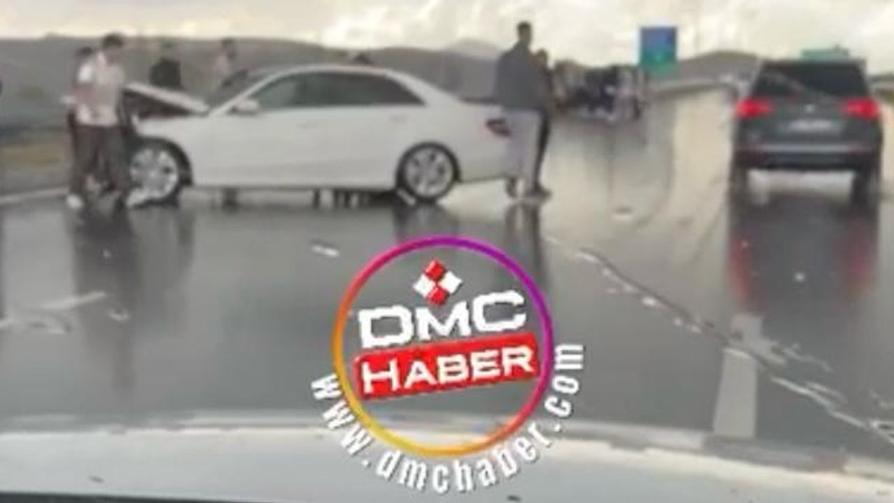 Niğde-Ankara Otoyolu'nda 7 araç zincirleme kazaya karıştı.