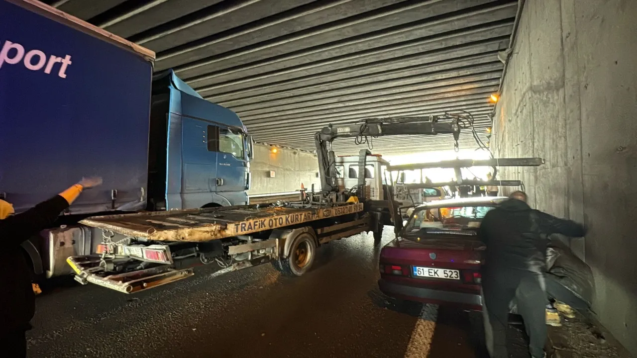 Karadeniz Sahil Yolu'nda trafik kazası oldu.