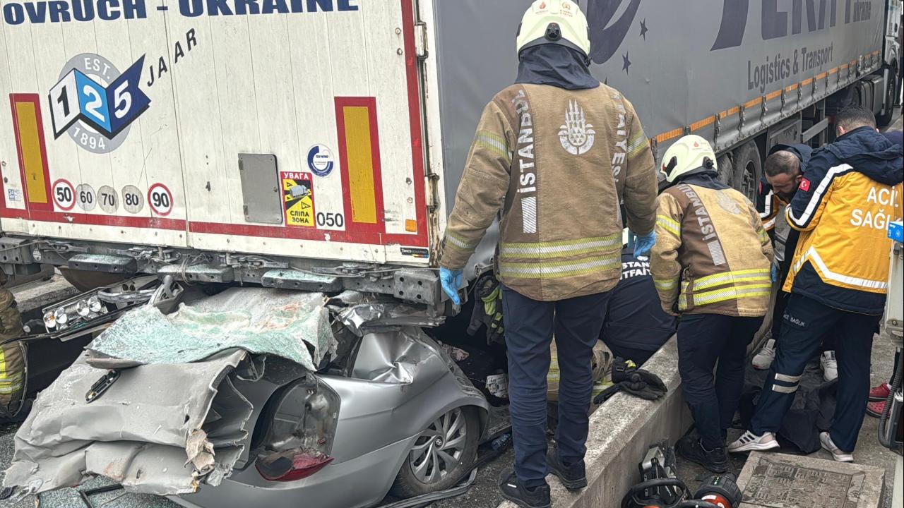 Kuzey Marmara Otoyolu'nda 4 kişinin ölümüne sebep olan ciddi bir kaza meydana geldi.