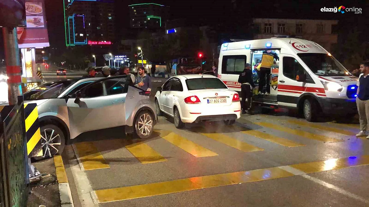 Elazığ'da Korkunç Kaza: İki Araç Çarpıştı, 2 Kişi Yaralandı!