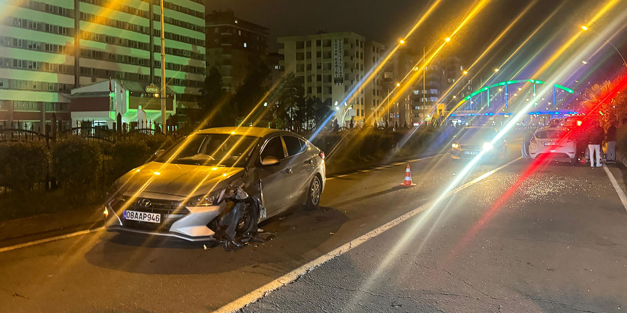 Rizede maddi zararlı trafik kaza oldu.