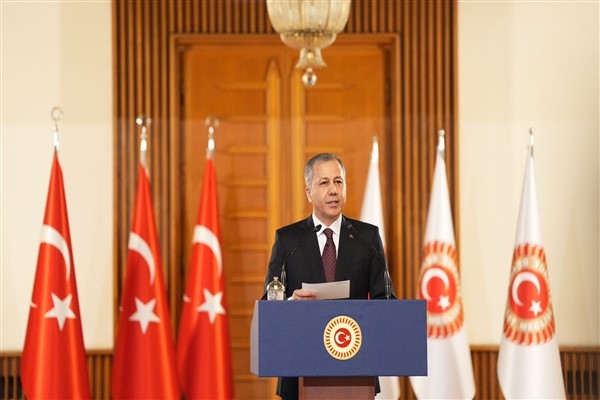 Yerlikaya'ya göre Ramazan Bayramı tatilinin son gününde 604 trafik kazası yaşandı.