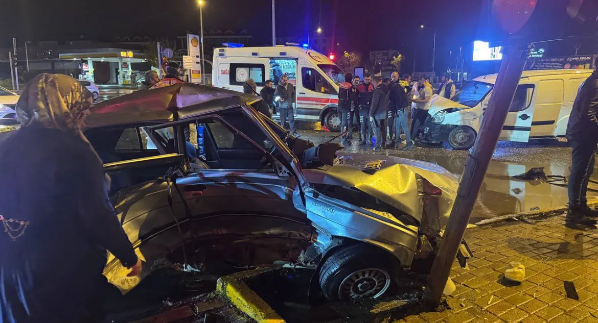 1 kişi trafik kazasında yaralandı.