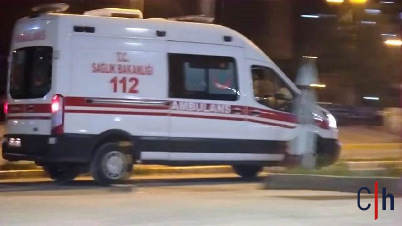 Hakkari'de Motosiklet Kaza Geçirdi: Sürücü Hafif Yaralandı, Araçta Hasar Oluştu.