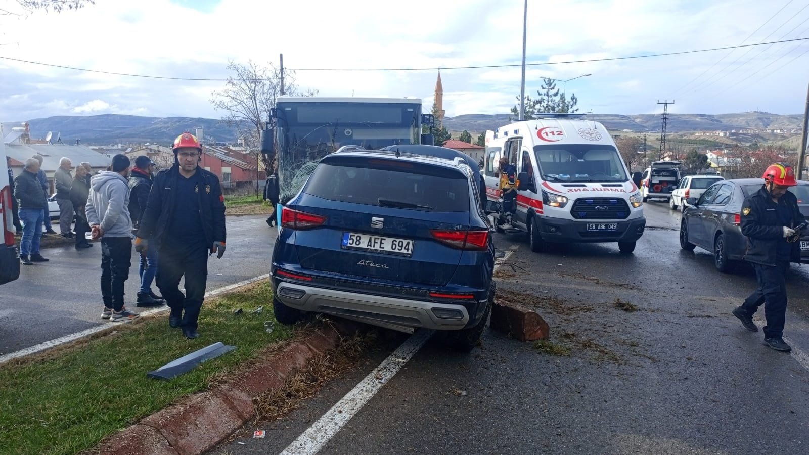 Sivas'ta kaza: 3 kişi yaralı!