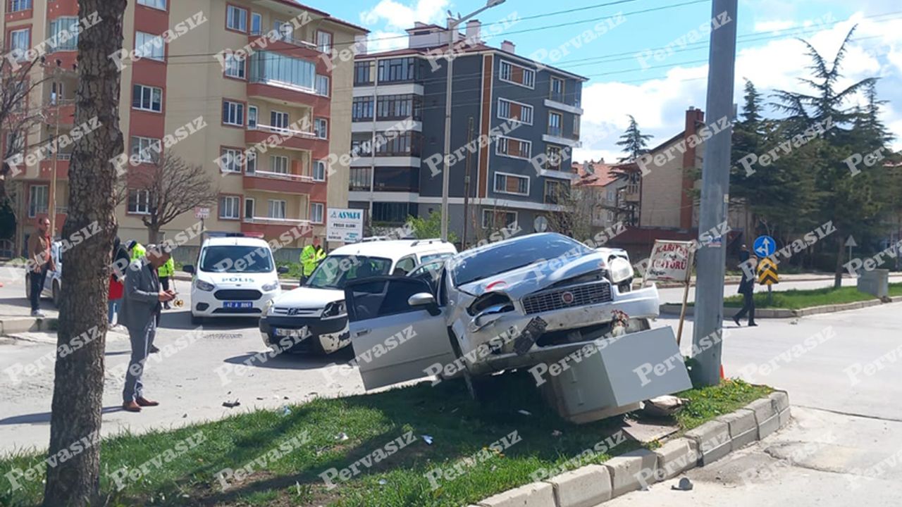 Yeni Mahalle'de Trafik Kazasında 5 Kişi Yaralandı.