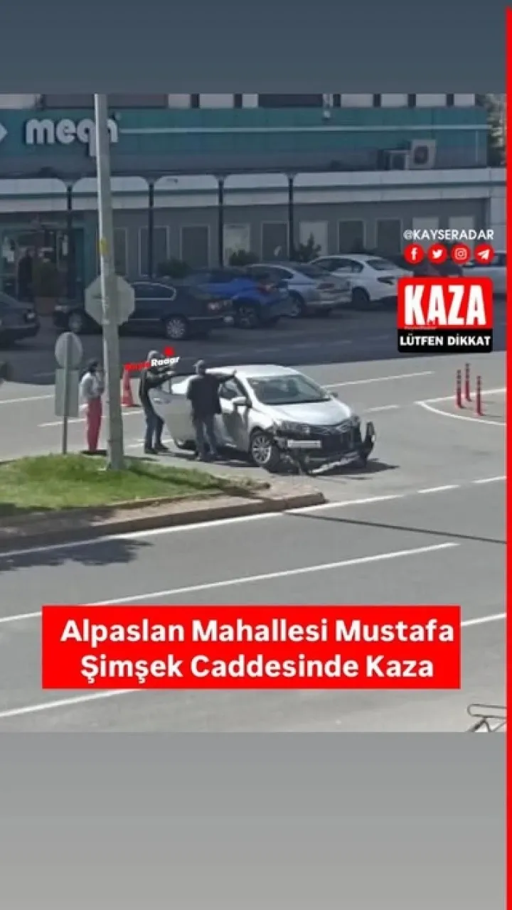 Alpaslan Mahallesi'nde Mustafa Şimşek Caddesinde sık sık trafik kazaları görülüyor. Yönetim bu duruma dikkat etmeli.