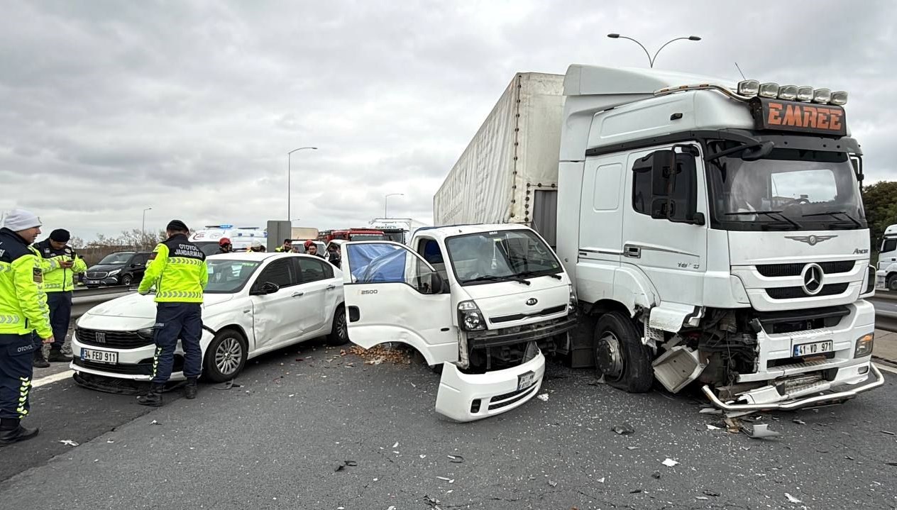 Ankara istikameti TEM'de kapanış: Zincirleme trafik kazası