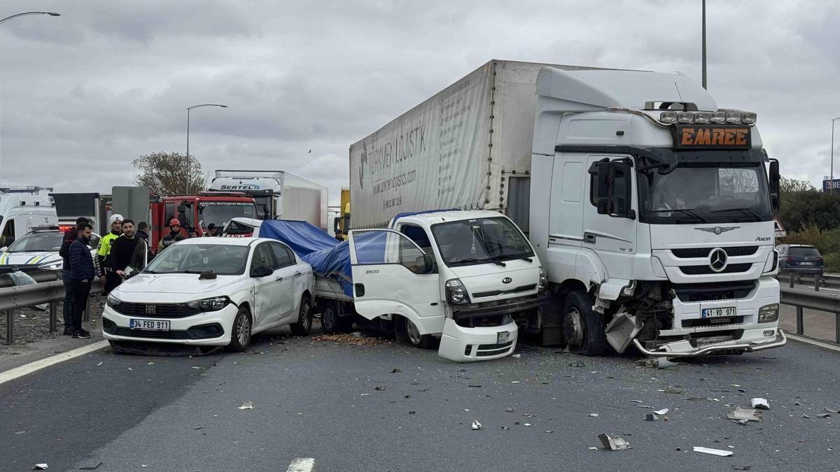 Ankara istikameti zincirleme kaza nedeniyle yol kapandı.