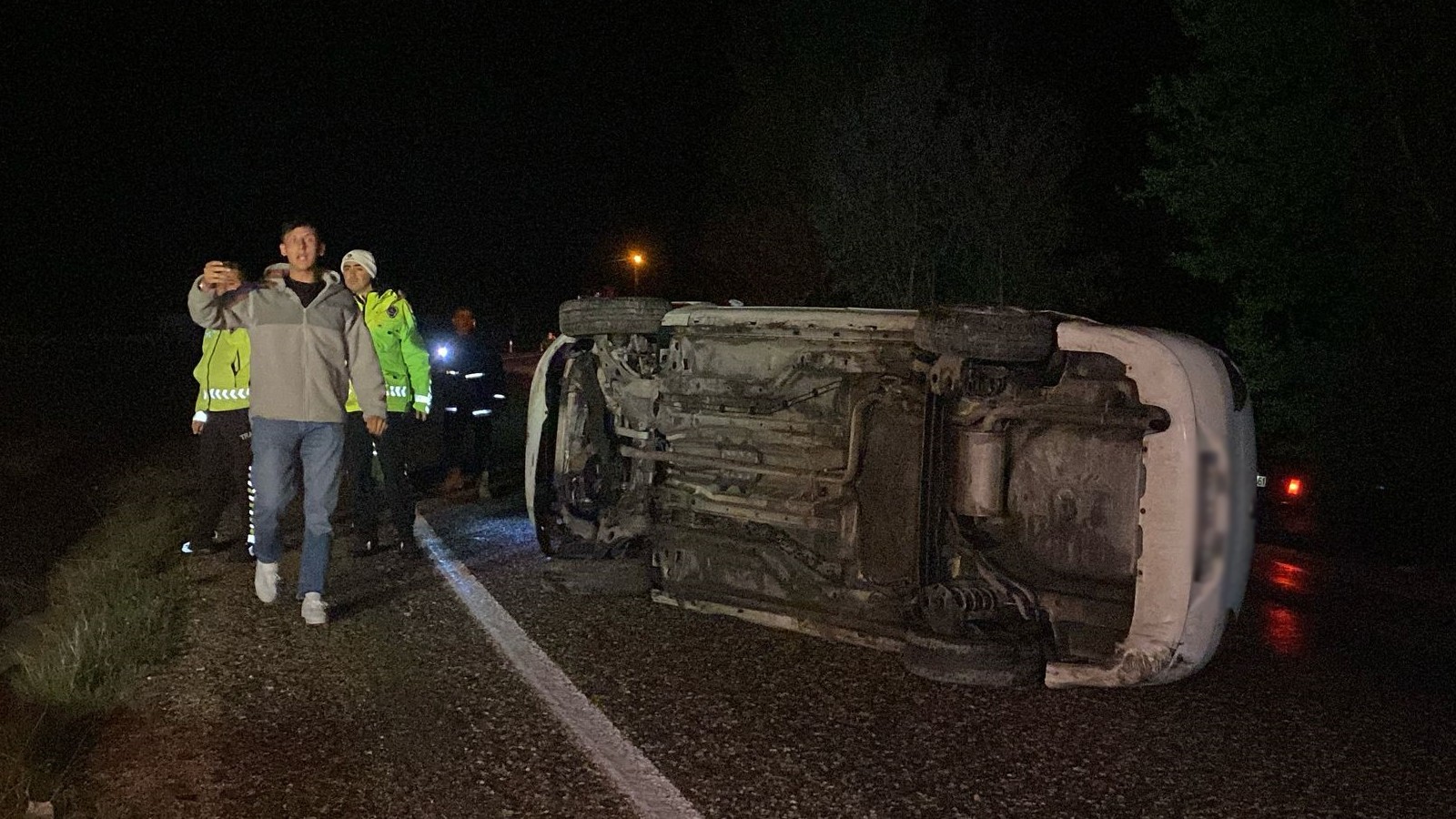 Karabük'te korkunç kaza! Otomobil devrildi, içindeki 5 kişi yaralandı.