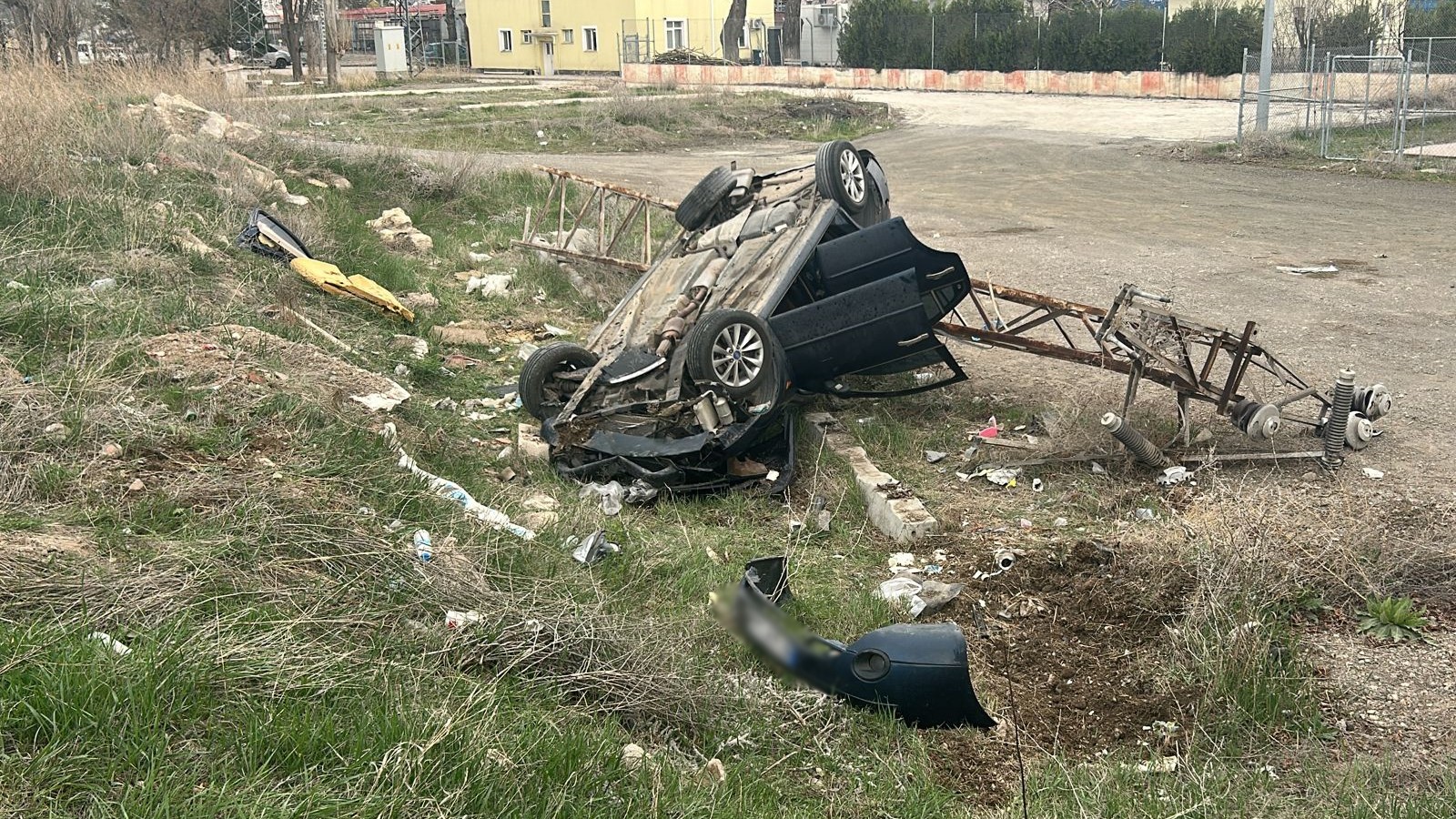 Sivas'ta kaza meydana geldi! Araç yoldan çıkarak şarampole uçtu: Yaralılar bulunuyor.