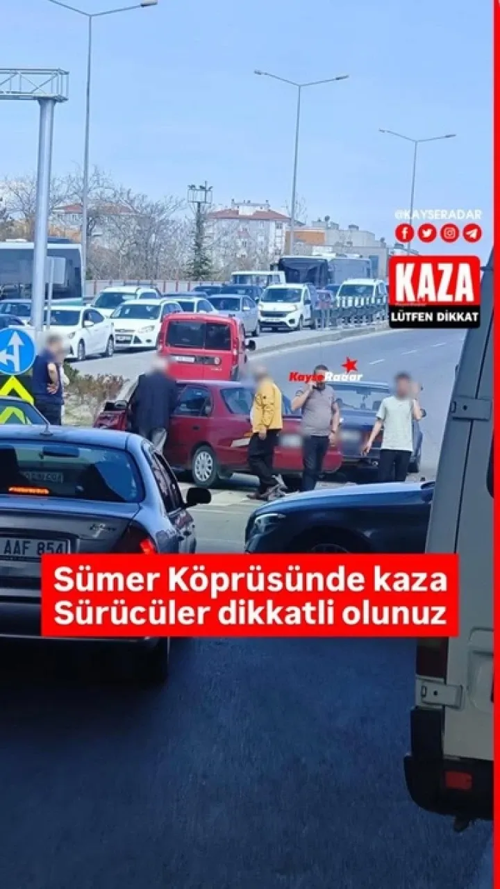 Sümer Köprüsü'nde trafik kazası oldu.