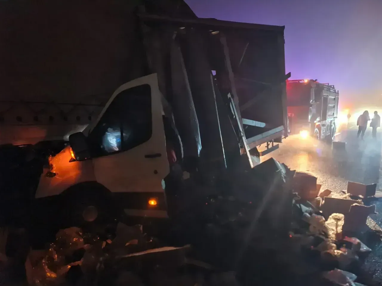 Bolu TEM Otoyolu'nda zincirleme kaza sonucu kamyonetten ağır yaralı kurtarıldı.