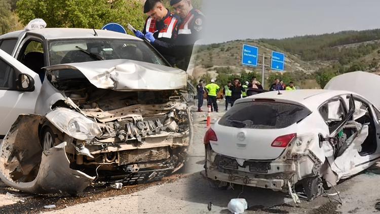 Kafa kafaya çarpışan iki araç sonucunda 1 kişi hayatını kaybetti, 8 kişi yaralandı.