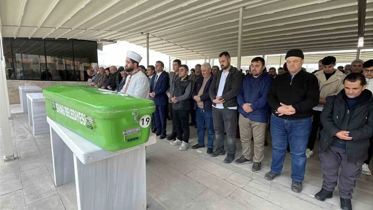 Sivas'ta Trafik Kazasında Tarih Öğretmeni Şenel Yılmaz Vefat Etti