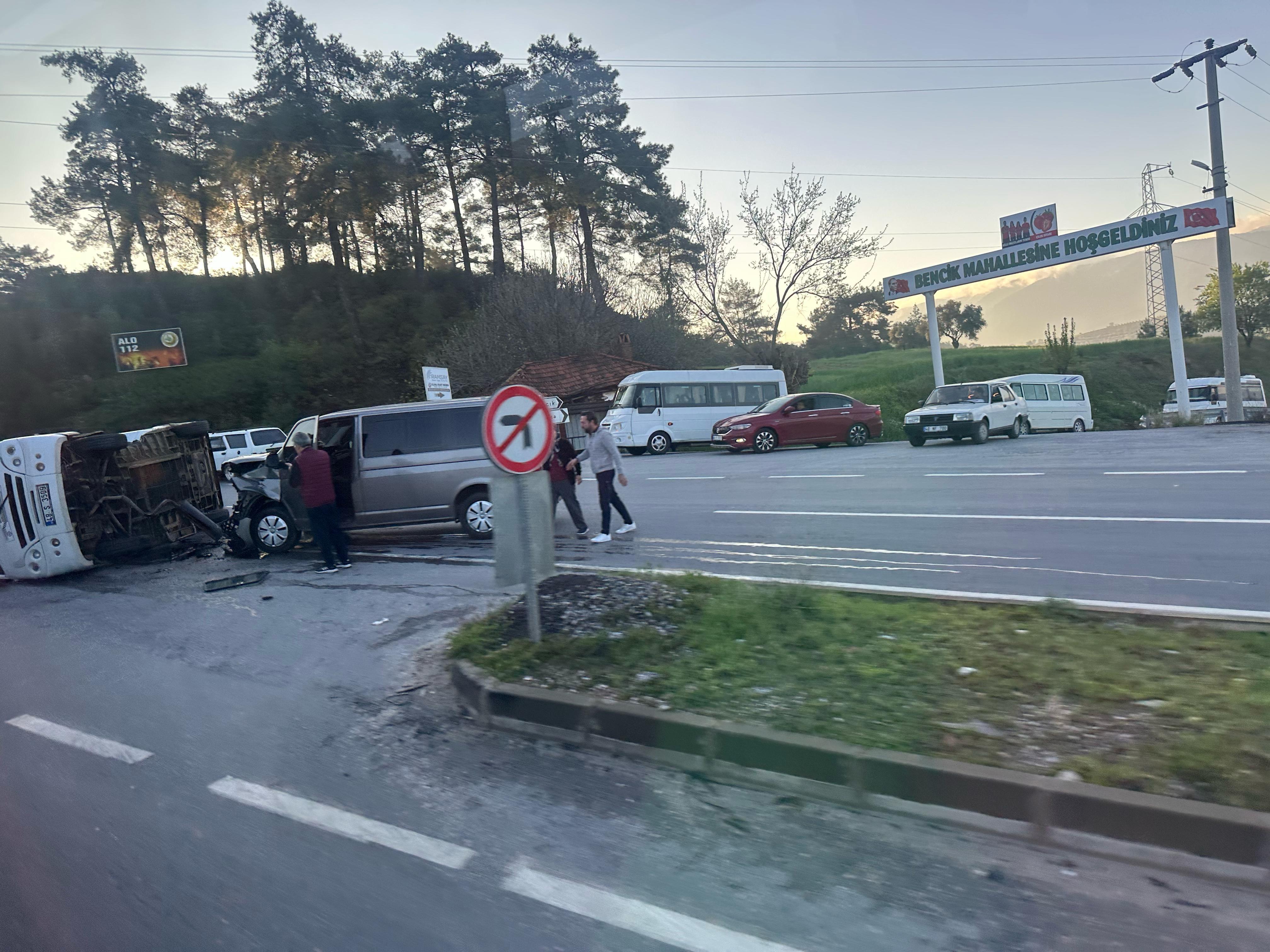 Yatağan, Muğla'da işçi taşıyan aracın kaza yapması sonucu 6 kişi yaralandı.