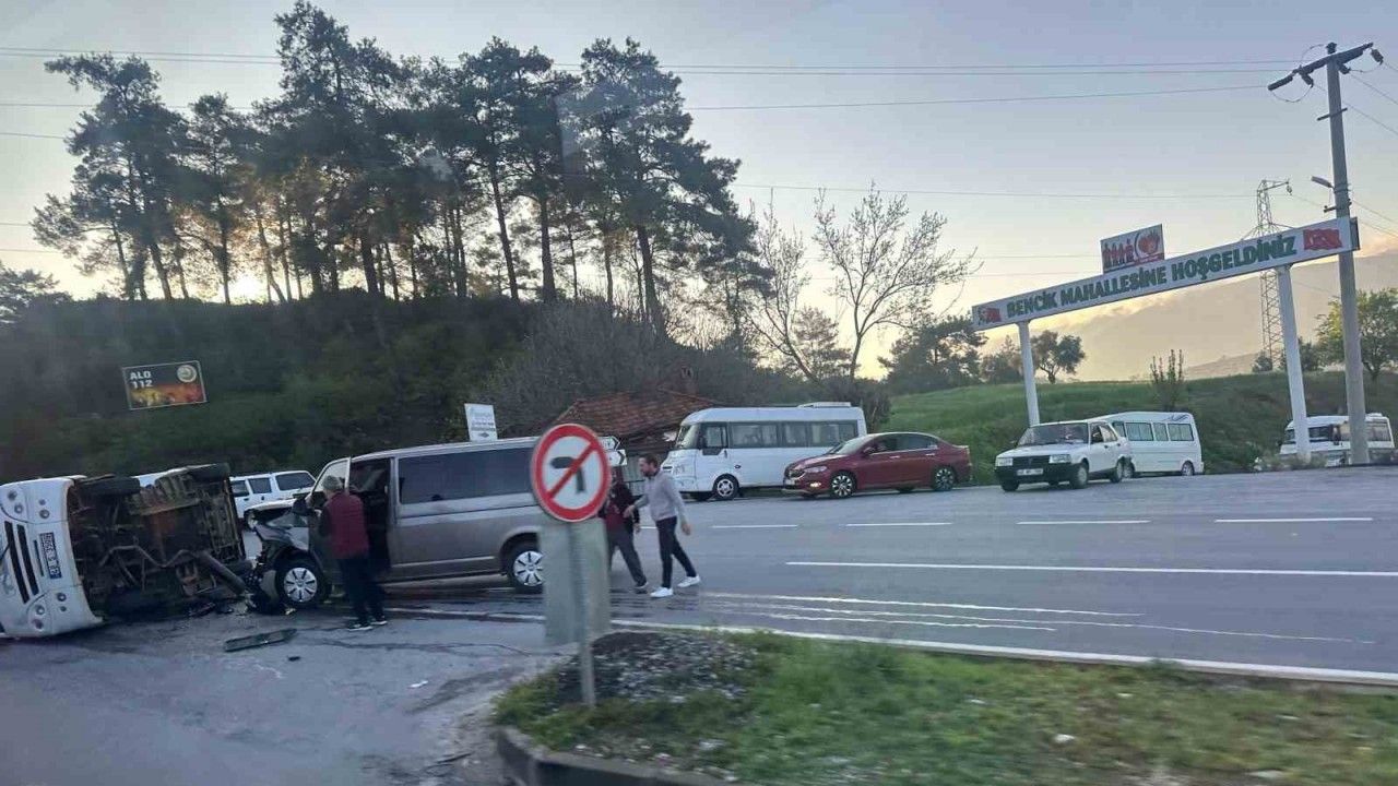 Yatağan’da işçi taşıyan servis aracı kaza yaptı: Altı kişi yaralandı