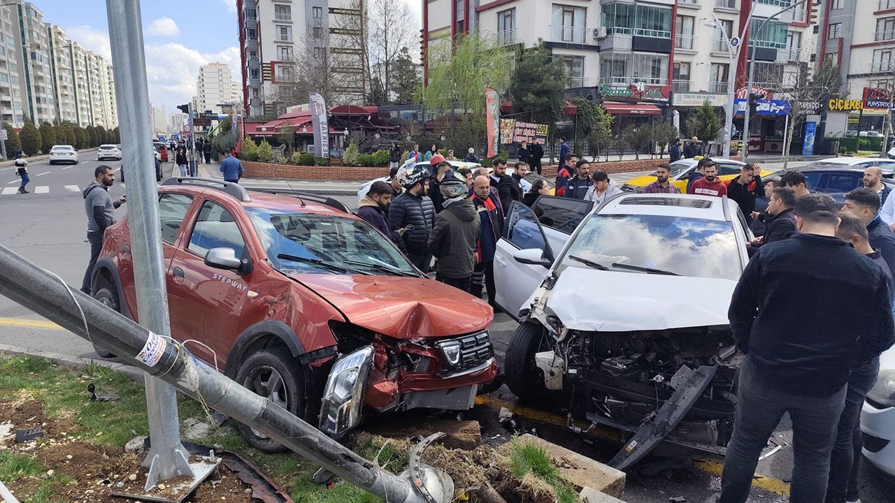 2025'te 3 ayda trafik kazalarında 481 kişi hayatını kaybetti ve 80 bin kişi yaralandı.