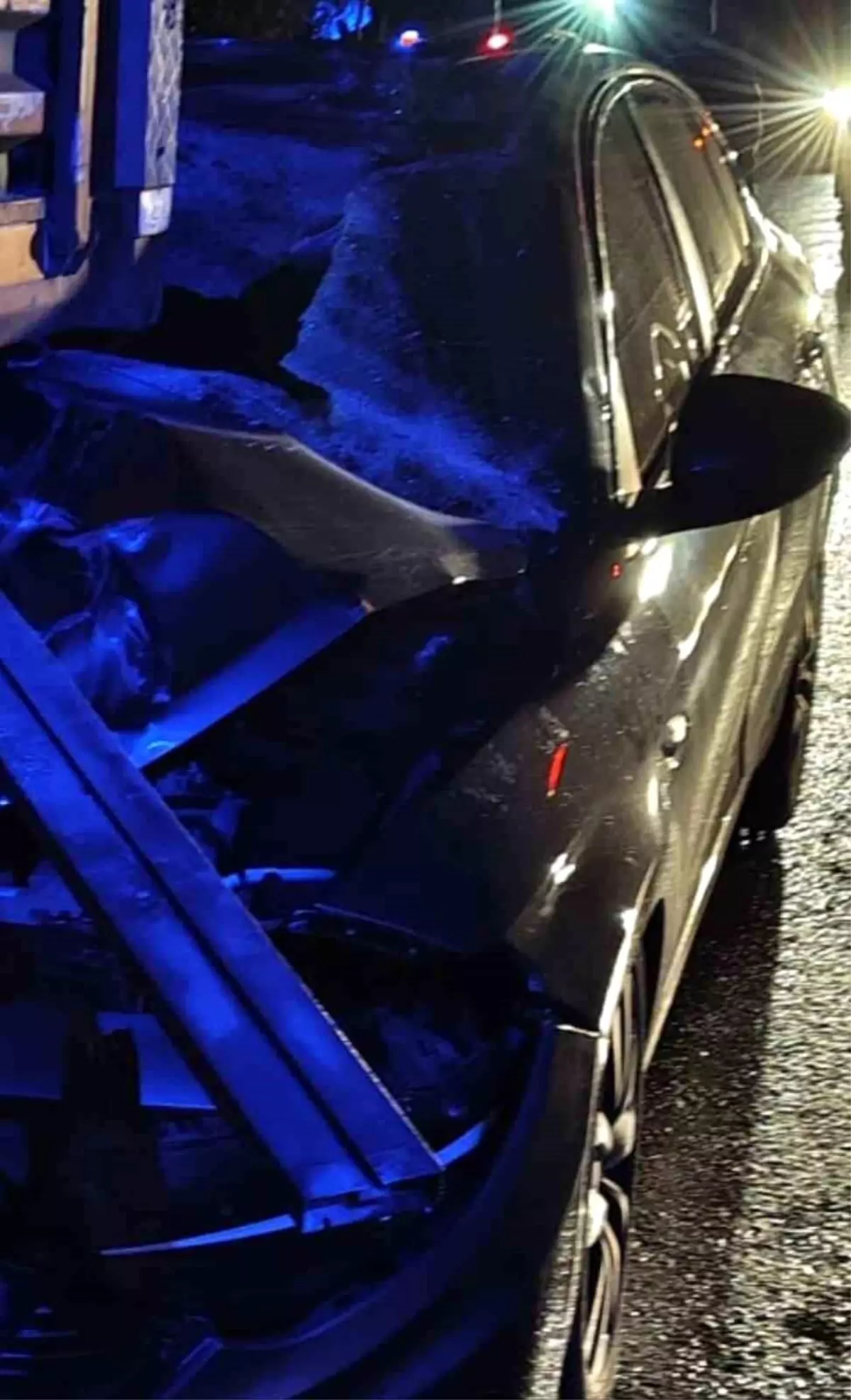 Alanya'da trafik kazasında 1 kişi hayatını kaybetti, 2 kişi yaralandı.