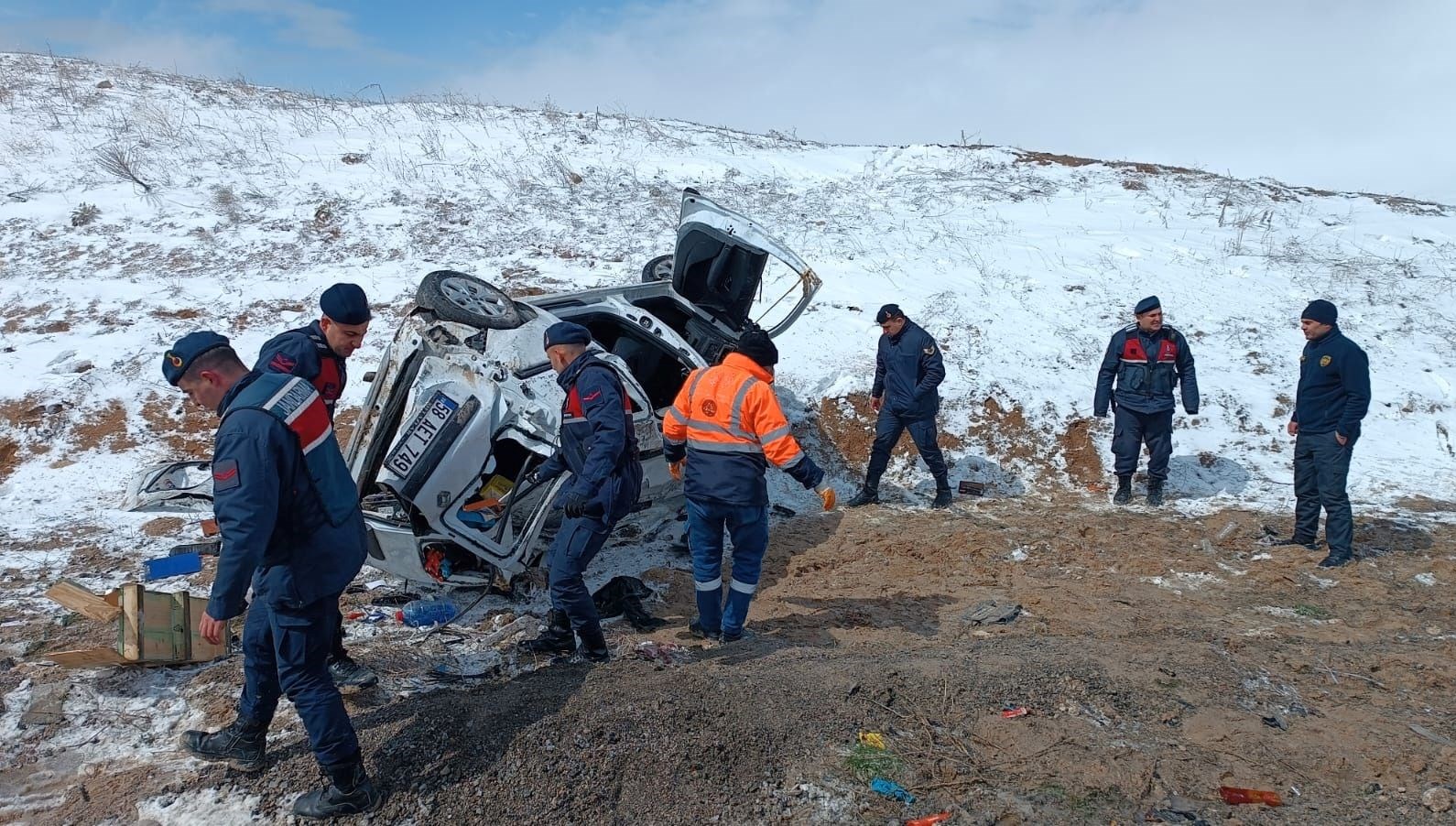 Sivas'ta kar yolu kazasında üç kişi yaralandı.