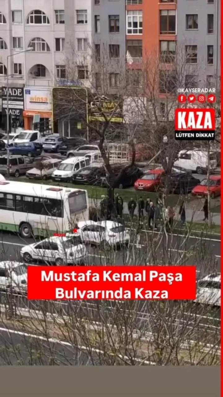 Trafik kazası, Mustafa Kemal Paşa Bulvarı'nda gerçekleşti.