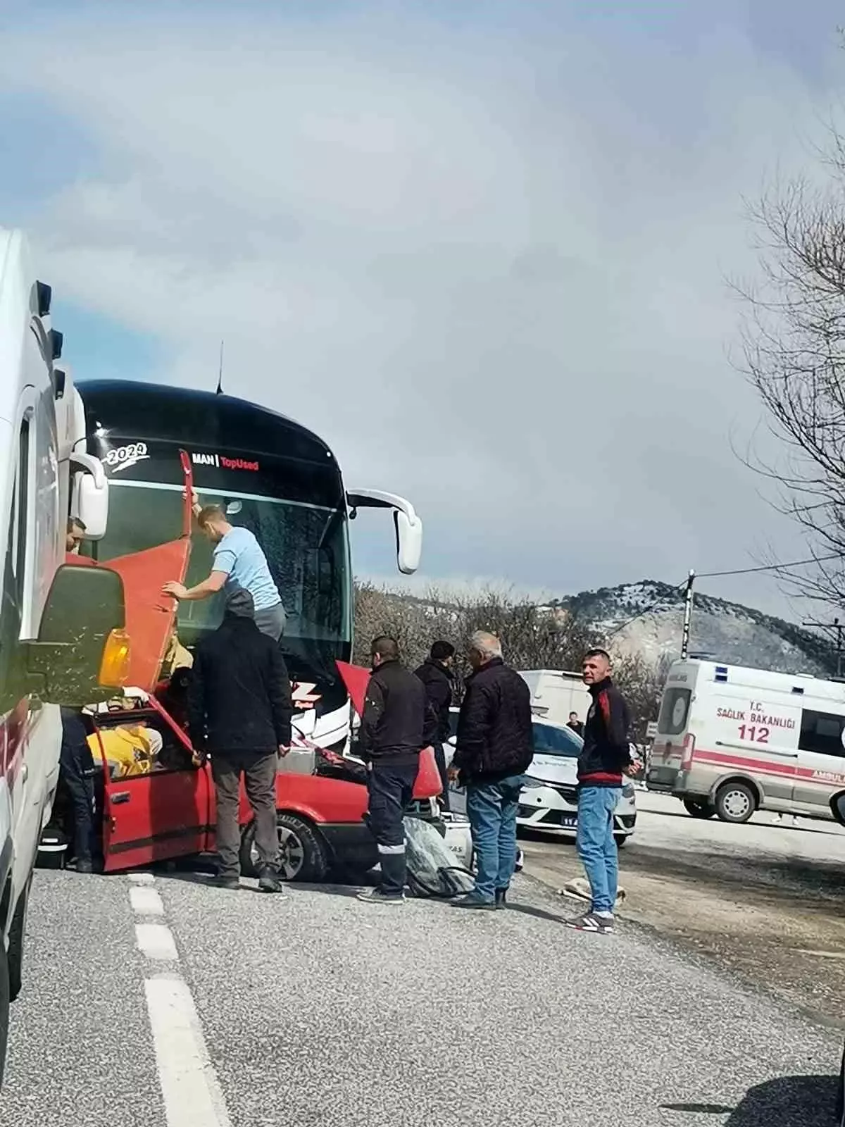 Bilecik'te trafik kazasında bir kişi hayatını kaybetti, bir kişi yaralandı.