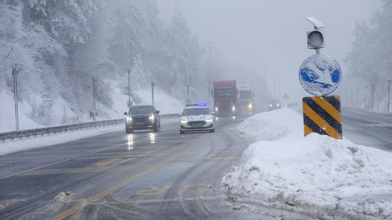 Bolu Dağı yolu ulaşıma kapatıldı.