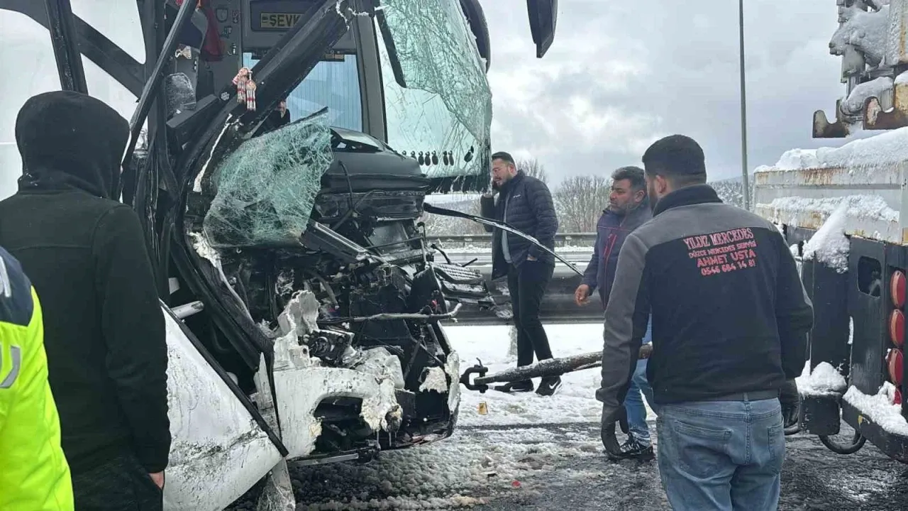 Bolu Dağı'nda zincirleme kaza: 10 kişi yaralandı
