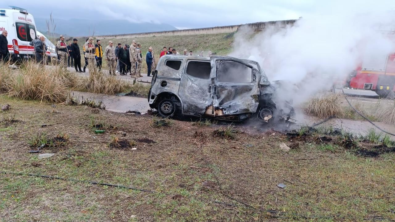 Gaziantep'teki kaza sonucu 2 kişi hayatını kaybetti, 2 kişi ise yaralandı.
